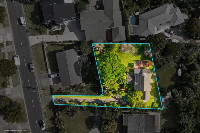 Photo of property in 33 Lyons Avenue, Murrays Bay, Auckland, 0630