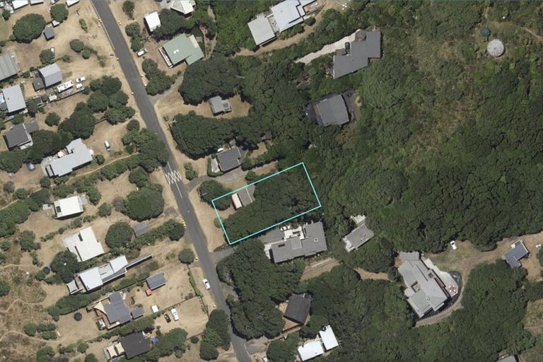 Photo of property in 35 North Piha Road, Piha, 0772