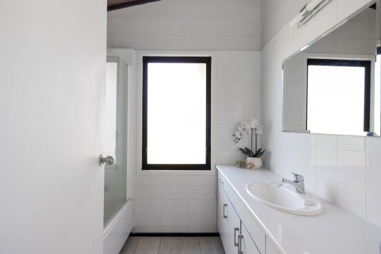 Photo of property in 32 Karewa Parade, Papamoa Beach, Papamoa, 3118