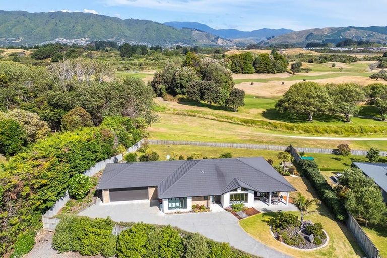 Photo of property in 34 Titoki Road, Waikanae Beach, Waikanae, 5036