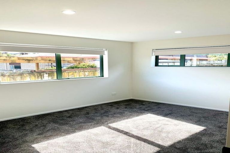 Photo of property in 11 San Ambrosio Rise, Henderson, Auckland, 0612