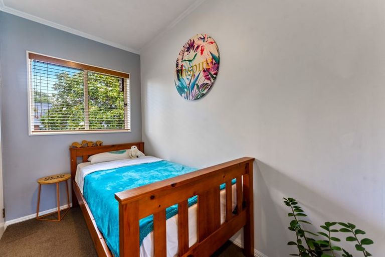 Photo of property in 19 Rosella Grove, Waimauku, 0812