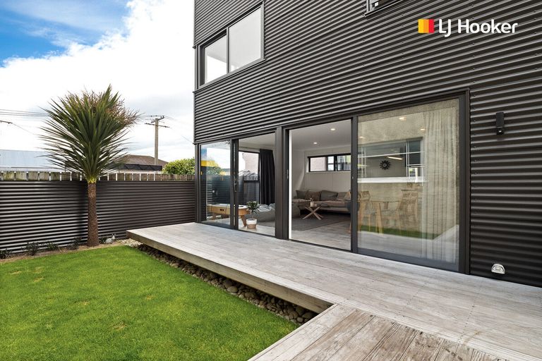 Photo of property in 108 Oxford Street, South Dunedin, Dunedin, 9012