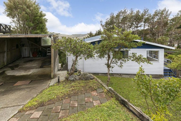 Photo of property in 53 Lomita Road, Johnsonville, Wellington, 6037