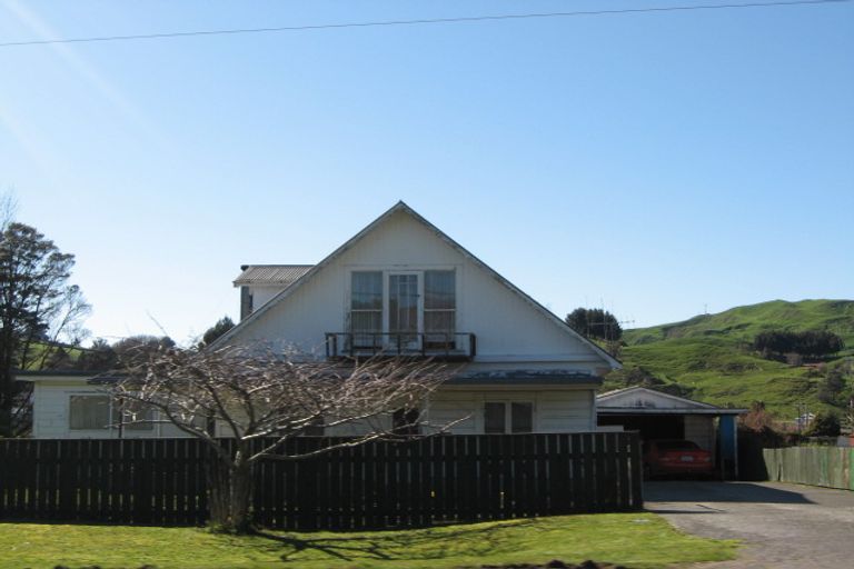 Photo of property in 19 Milne Street, Hunterville, 4730