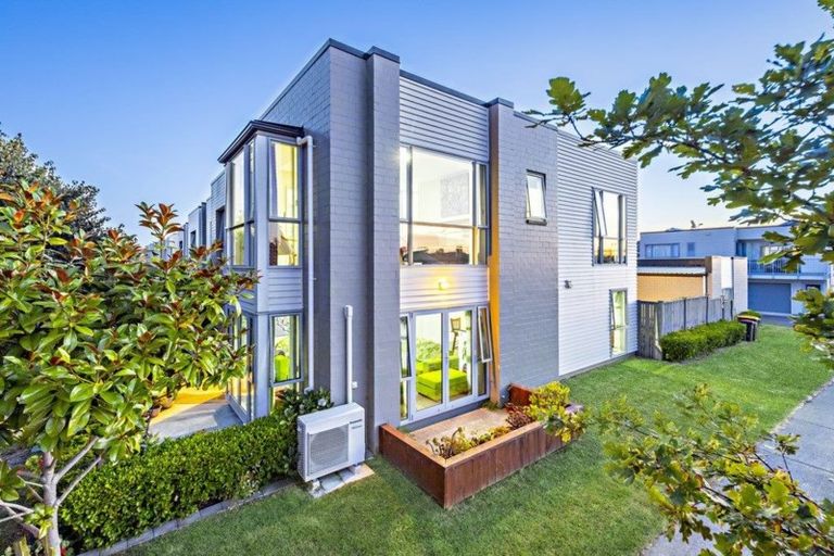 Photo of property in 65 Popokatea Drive, Takanini, 2112