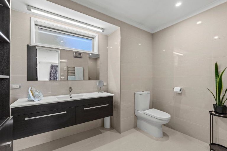 Photo of property in 28 Wilkinsons Road, Harewood, Christchurch, 8051