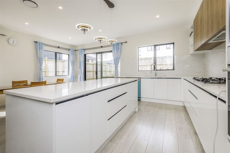 Photo of property in 10 Matahae Drive, Flat Bush, Auckland, 2019