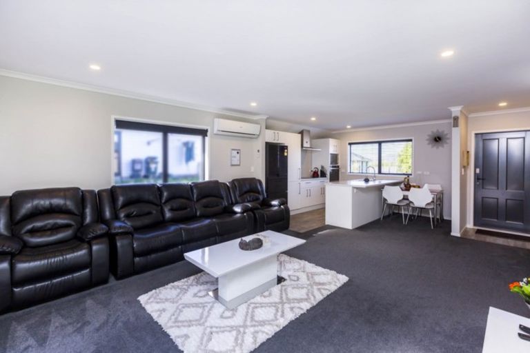 Photo of property in 123 Riverstone Drive, Riverstone Terraces, Upper Hutt, 5018