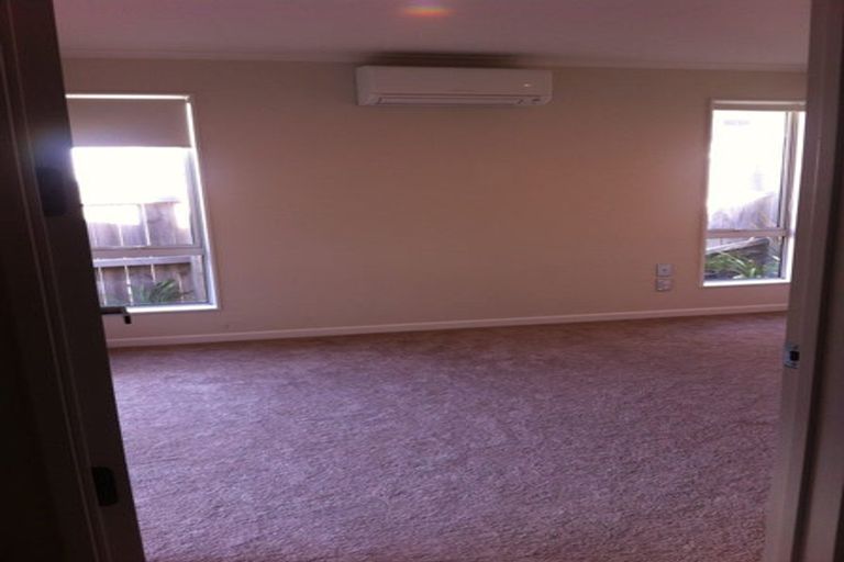 Photo of property in 40 Corricvale Way, Northcross, Auckland, 0630