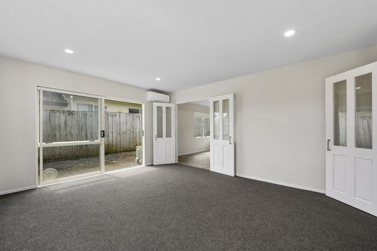 Photo of property in 27 Calypso Way, Unsworth Heights, Auckland, 0632