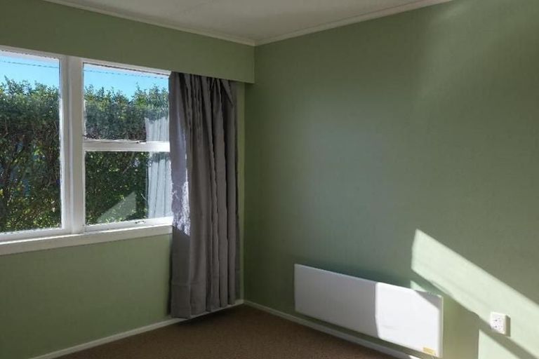 Photo of property in 28 Old South Road, Okato, 4335