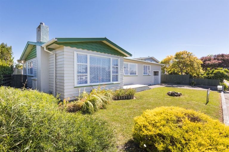 Photo of property in 12 Leslie Avenue, Cloverlea, Palmerston North, 4412