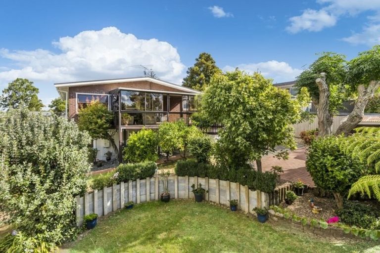 Photo of property in 10 Castleton Street, Birkdale, Auckland, 0626