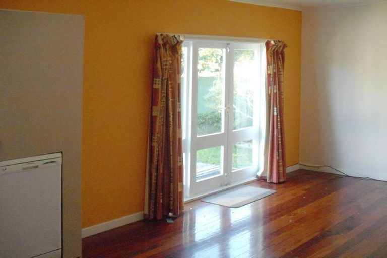 Photo of property in 1/12 Waiohua Road, Greenlane, Auckland, 1061