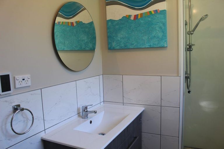 Photo of property in 1 Webster Place, Picton, 7220