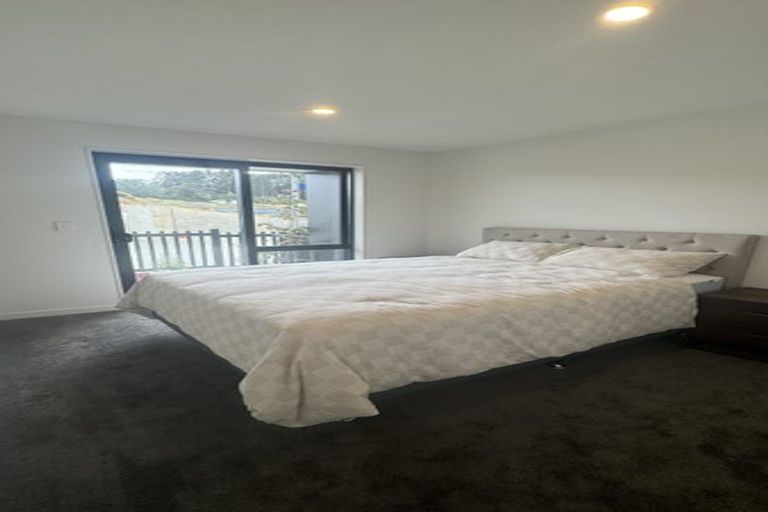 Photo of property in 10 Monstedt Terrace, Windsor Park, Auckland, 0632