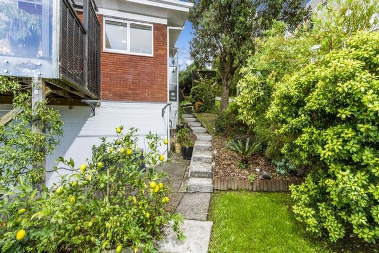 Photo of property in 2/8 Phillipa Place, Browns Bay, Auckland, 0630