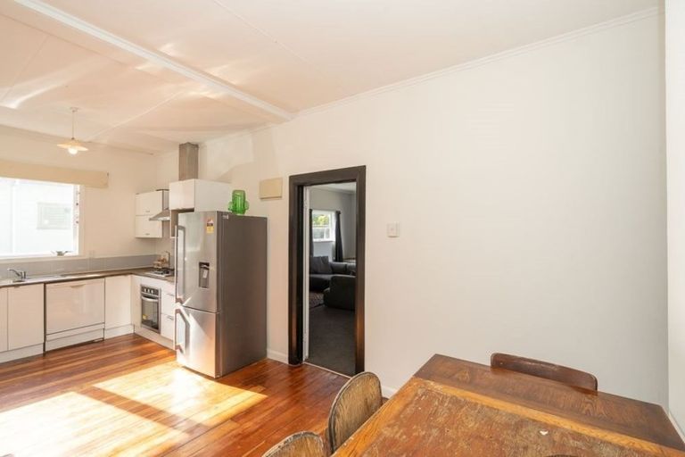 Photo of property in 35 Oxford Street, Fairfield, Hamilton, 3214