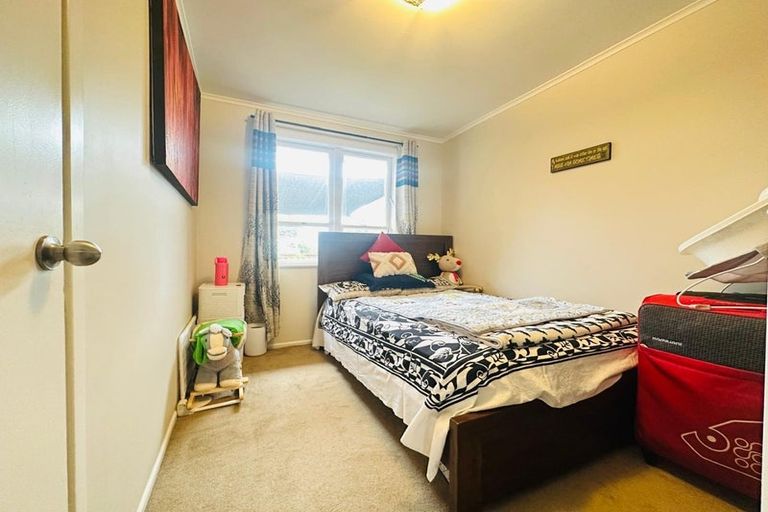 Photo of property in 25 Larnoch Road, Henderson, Auckland, 0610