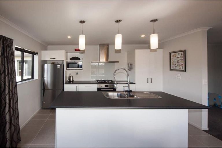 Photo of property in 212 Mark Avenue, Grenada Village, Wellington, 6037