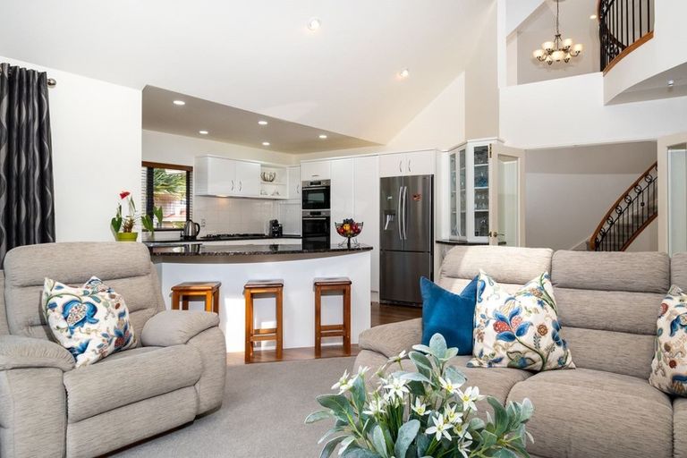 Photo of property in 5 Kahala Place, West Harbour, Auckland, 0618