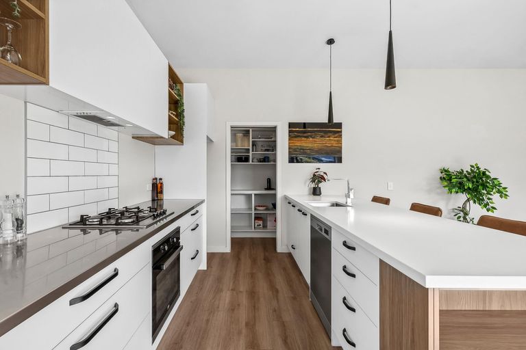 Photo of property in 4 Kahu Close, Wanaka, 9305