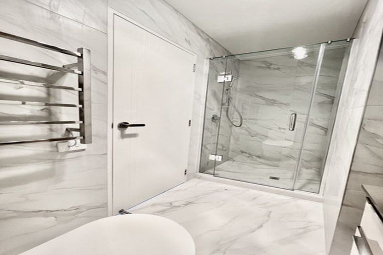 Photo of property in 10/10 Vinifera Place, Fairview Heights, Auckland, 0632