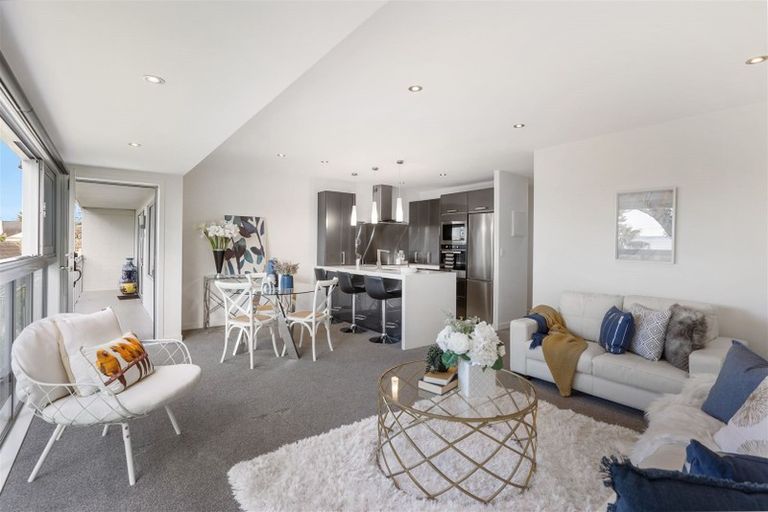 Photo of property in 5k The Esplanade, Eastern Beach, Auckland, 2012