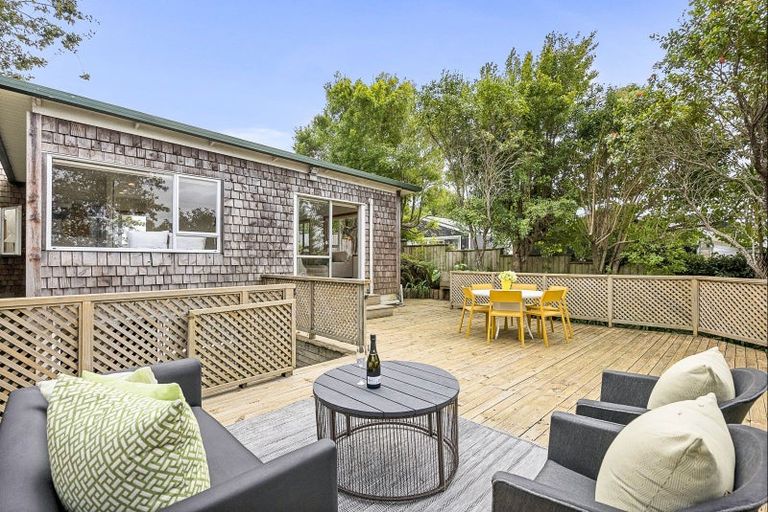 Photo of property in 13 Seymour Road, Mellons Bay, Auckland, 2014