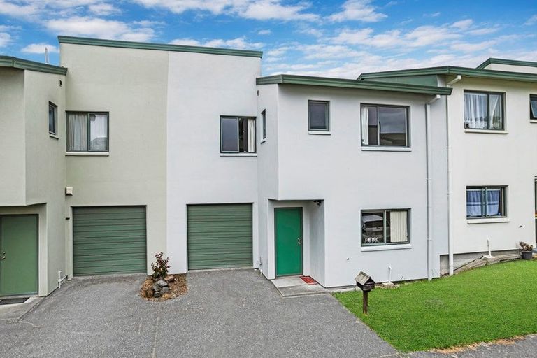 Photo of property in 12 Vitex Lane, Henderson, Auckland, 0612
