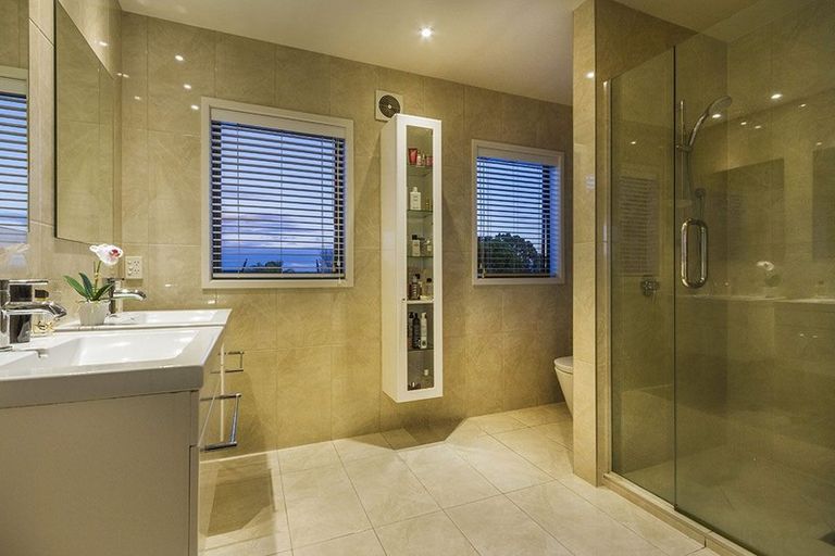 Photo of property in 33 Seacliffe Avenue, Belmont, Auckland, 0622