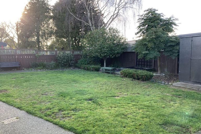 Photo of property in 10 Robert Grove, Paraparaumu, 5032