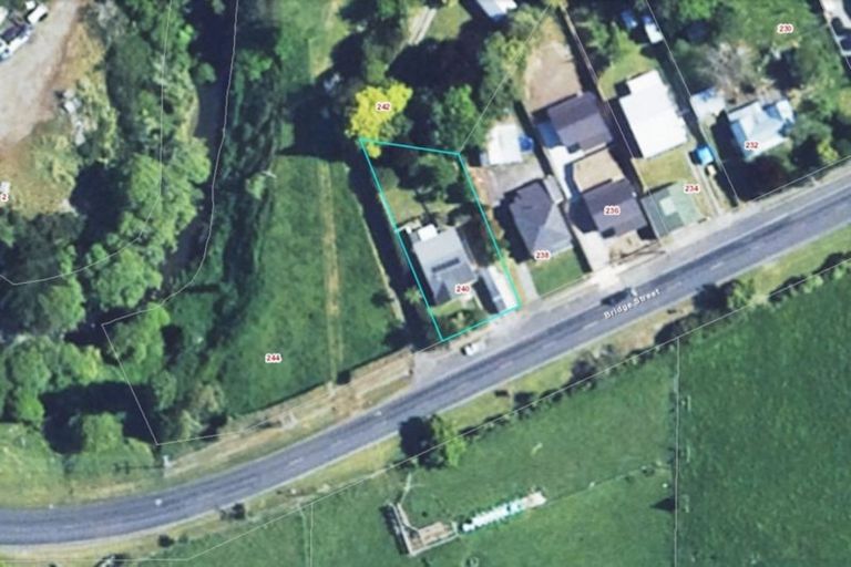 Photo of property in 240 Bridge Street, Eltham, 4322