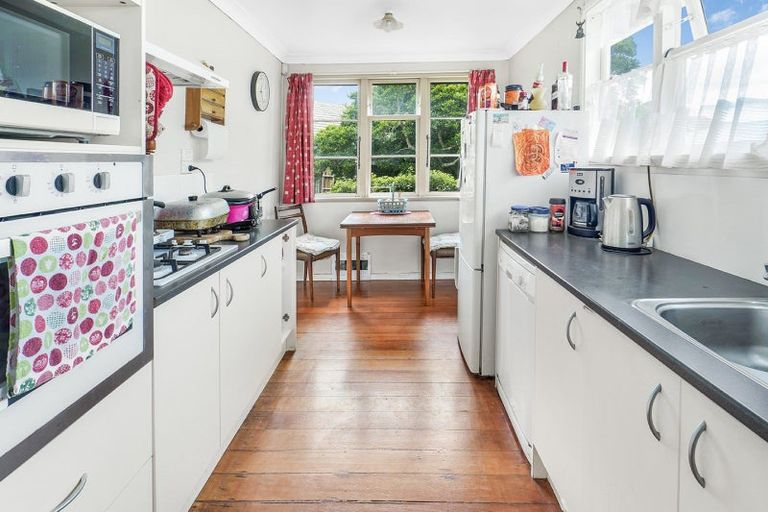 Photo of property in 24 Paul Crescent, Fairfield, Hamilton, 3214