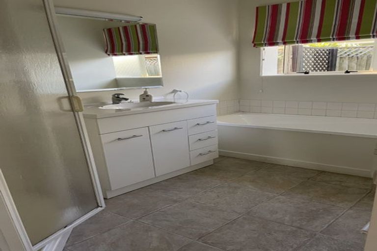 Photo of property in 1 Carmana Gardens, Rangiora, 7400