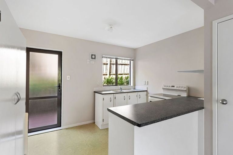 Photo of property in 37a Oteha Valley Road, Northcross, Auckland, 0632