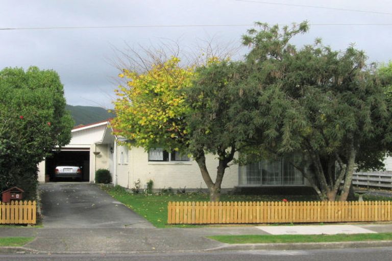 Photo of property in 64a Rimu Street, Waikanae, 5036