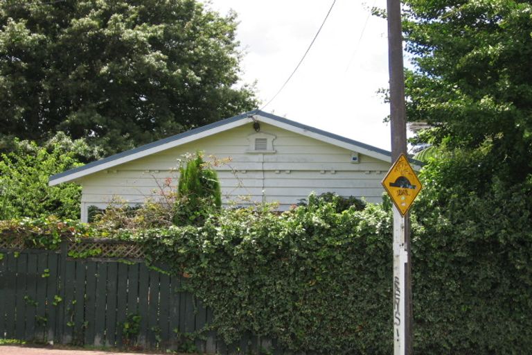 Photo of property in 1 Holly Street, Avondale, Auckland, 1026