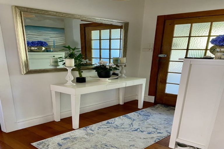 Photo of property in 1/135 Onewa Road, Northcote, Auckland, 0627