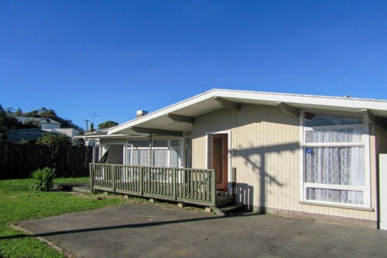 Photo of property in 2 Oak Street, Mangapapa, Gisborne, 4010