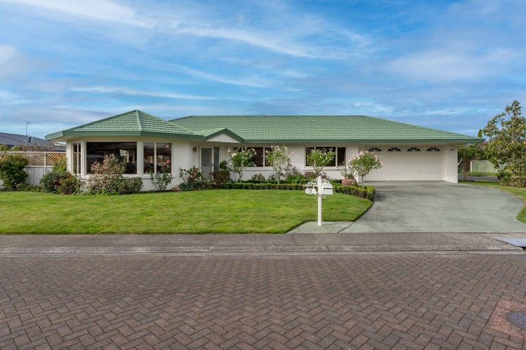 Photo of property in 2 Lowndes Place, Taradale, Napier, 4112