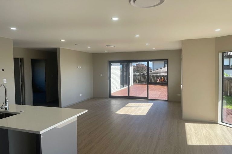 Photo of property in 28 Arrowsmith Drive, Clover Park, Auckland, 2019