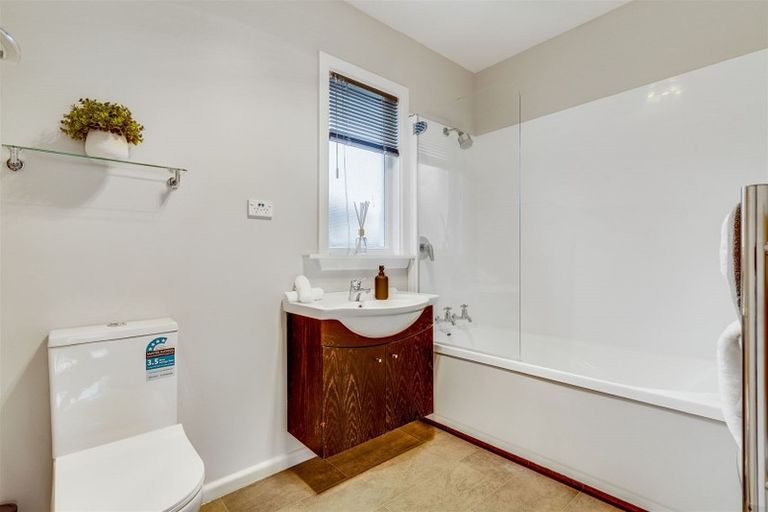 Photo of property in 33 Manor Place, Bryndwr, Christchurch, 8053