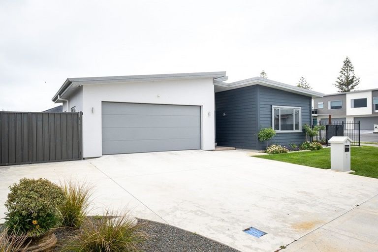 Photo of property in 2 Hurunui Drive, Te Awa, Napier, 4110