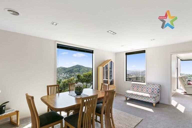 Photo of property in 1 Mewburn Rise, Karori, Wellington, 6012