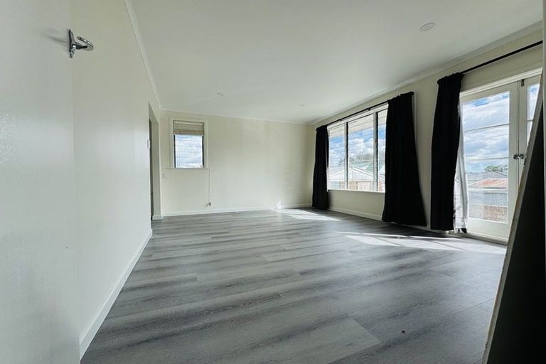 Photo of property in 75 Awaroa Road, Sunnyvale, Auckland, 0612