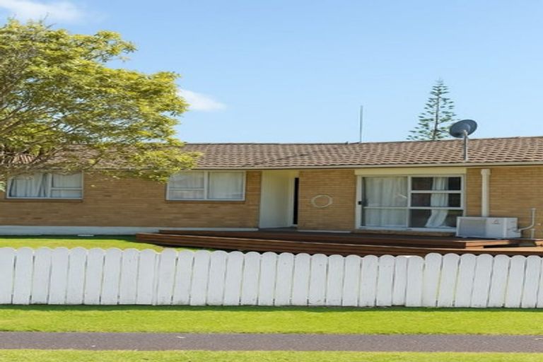 Photo of property in 2 Cranberry Place, Bucklands Beach, Auckland, 2012