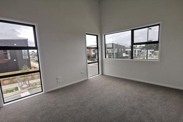 Photo of property in 72 Manarini Road, Westgate, Auckland, 0614