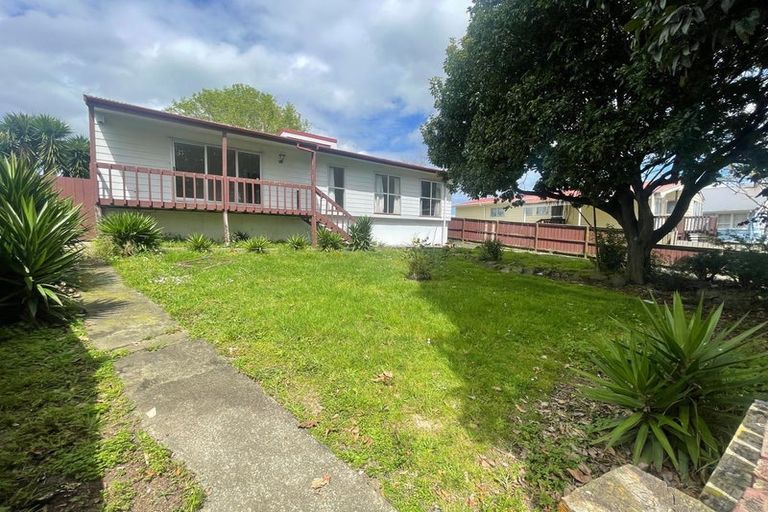 Photo of property in 7 Aden Place, Clendon Park, Auckland, 2103